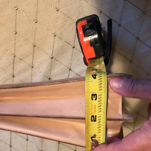 Beige clutch - Picture 2 of 9